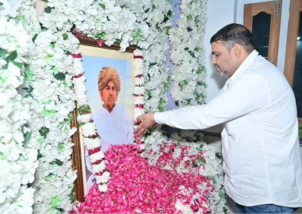 Bikaner News: कांग्रेस नेता ऋषि व्यास ने  रघुनाथ सिंह भाटी के निधन पर जताया शोक