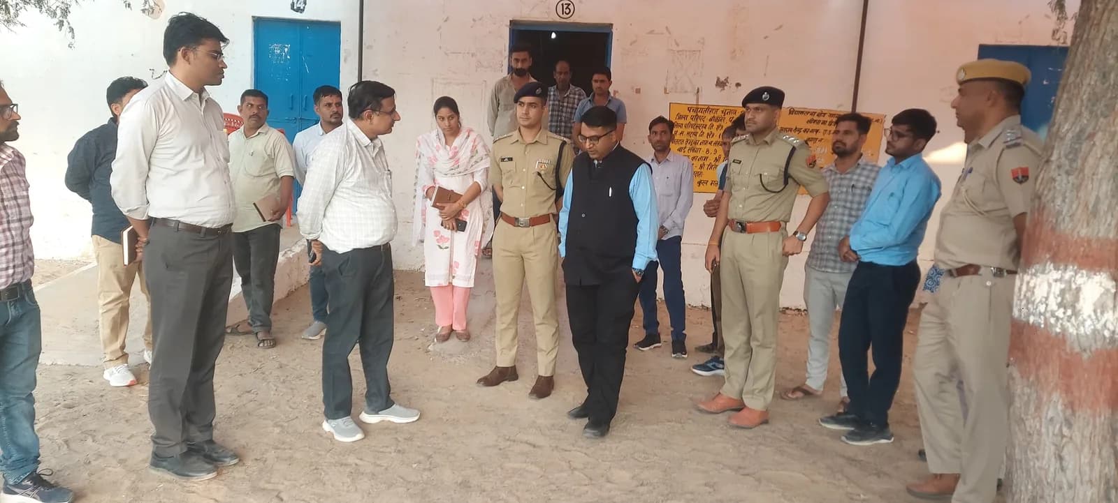 जिला निर्वाचन अधिकारी और पुलिस अधीक्षक ने पूगल पंचायत समिति क्षेत्र में की चुनावी तैयारियों की समीक्षा